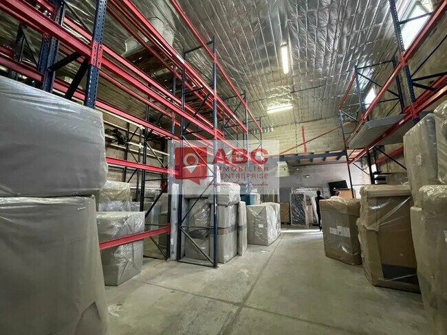 Plus de détails pour Local d’activités à vendre