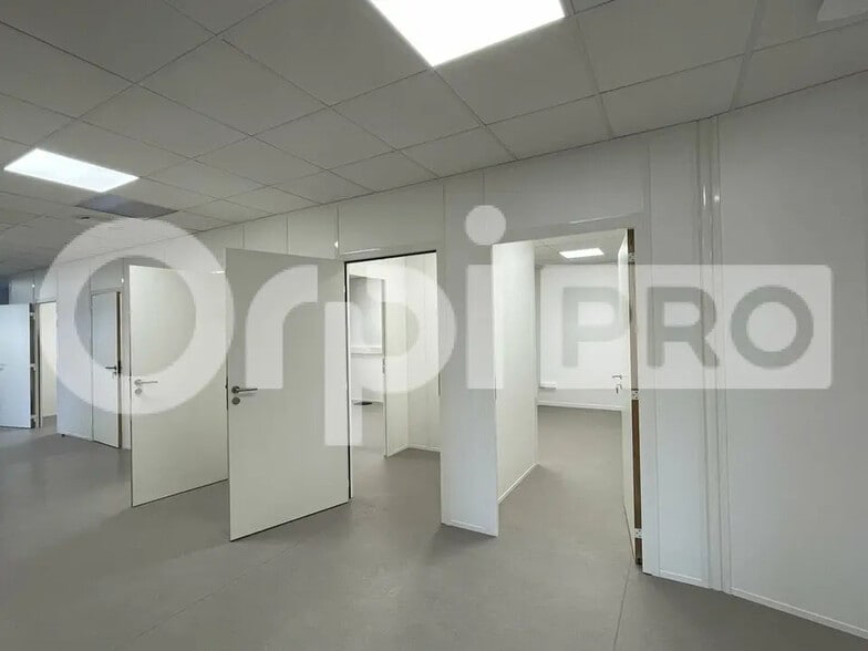 Local d’activités dans Soissons à louer - Photo de l’immeuble – Image 1 sur 5