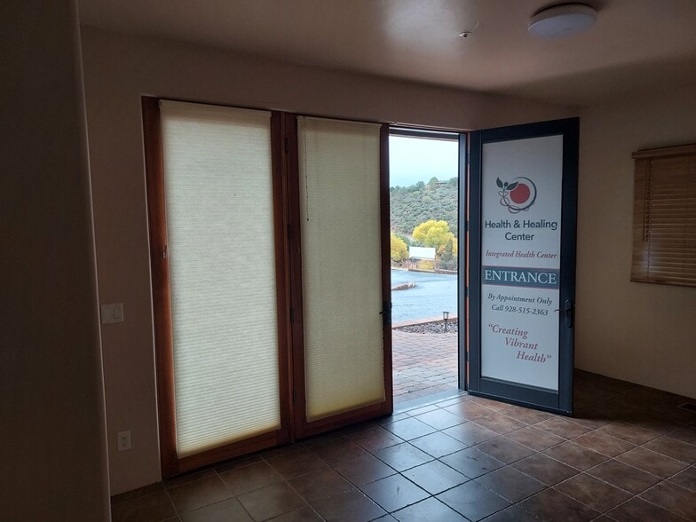 1237 N Rhinestone Dr, Prescott, AZ à vendre - Hall d’entrée – Image 3 sur 23