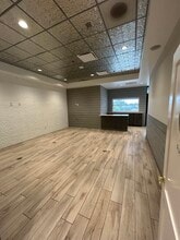 136 Drifting Wind Run, Dripping Springs, TX à louer Photo intérieure– Image 2 sur 9