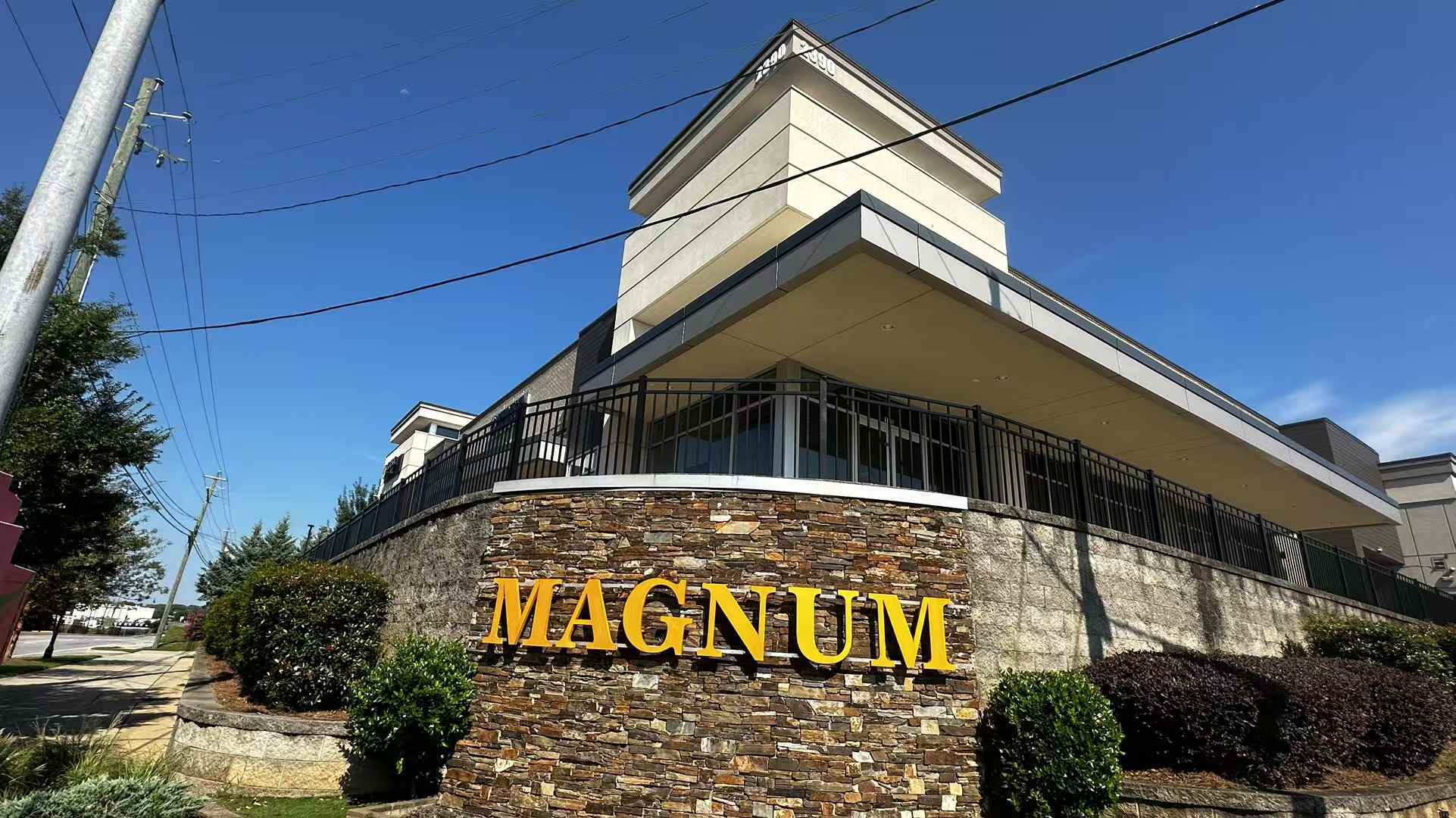 2390 Chamblee Tucker Rd, Chamblee, GA à louer Photo principale– Image 1 sur 10