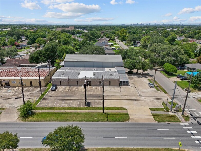 3700 Reveille St, Houston, TX à louer - Photo de l’immeuble – Image 2 sur 42
