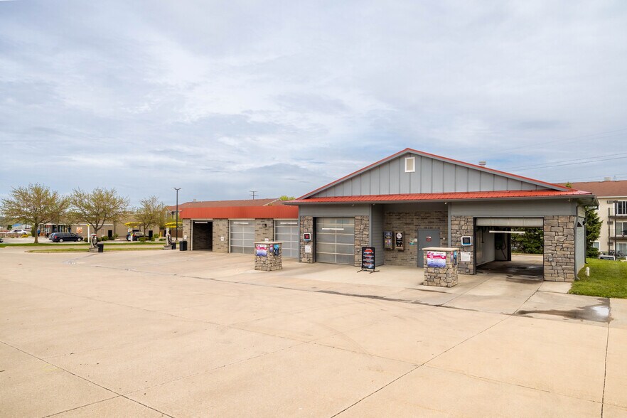 875 Sherrylynn Blvd, Pleasant Hill, IA à vendre - Photo de l’immeuble – Image 3 sur 22