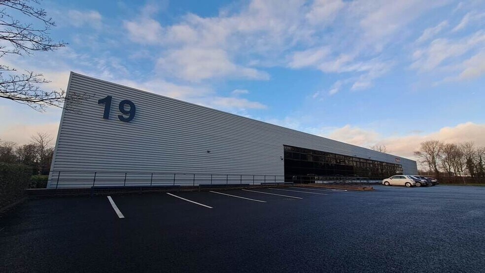 19-21 Tanners Dr, Milton Keynes à louer - Photo de l’immeuble – Image 1 sur 5