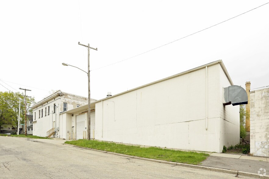 570 Cesar Chavez Dr, Grand Rapids, MI à vendre - Photo de l’immeuble – Image 2 sur 4