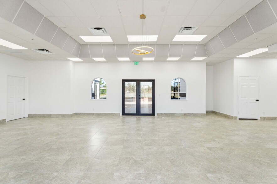 1120 Village Lakes Blvd, Lehigh Acres, FL à louer - Photo de l’immeuble – Image 2 sur 25