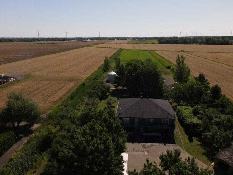 2 Rang Saint-Christophe, Saint-constant, QC à vendre - Photo principale – Image 1 sur 4
