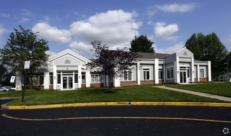 400-415 Executive Dr, Langhorne, PA à louer - Photo de l’immeuble – Image 3 sur 56