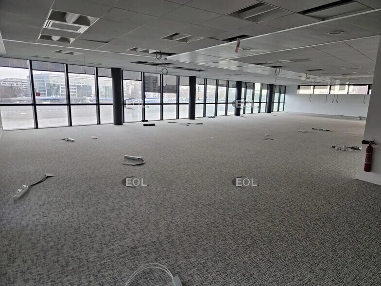 Bureau dans Ivry-sur-Seine à louer - Photo de l’immeuble – Image 3 sur 32