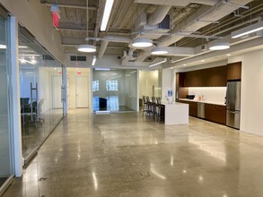 701 7th St NW, Washington, DC à louer Photo intérieure– Image 2 sur 8