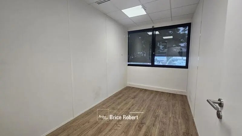 Bureau dans Bron à louer - Photo intérieure – Image 3 sur 6