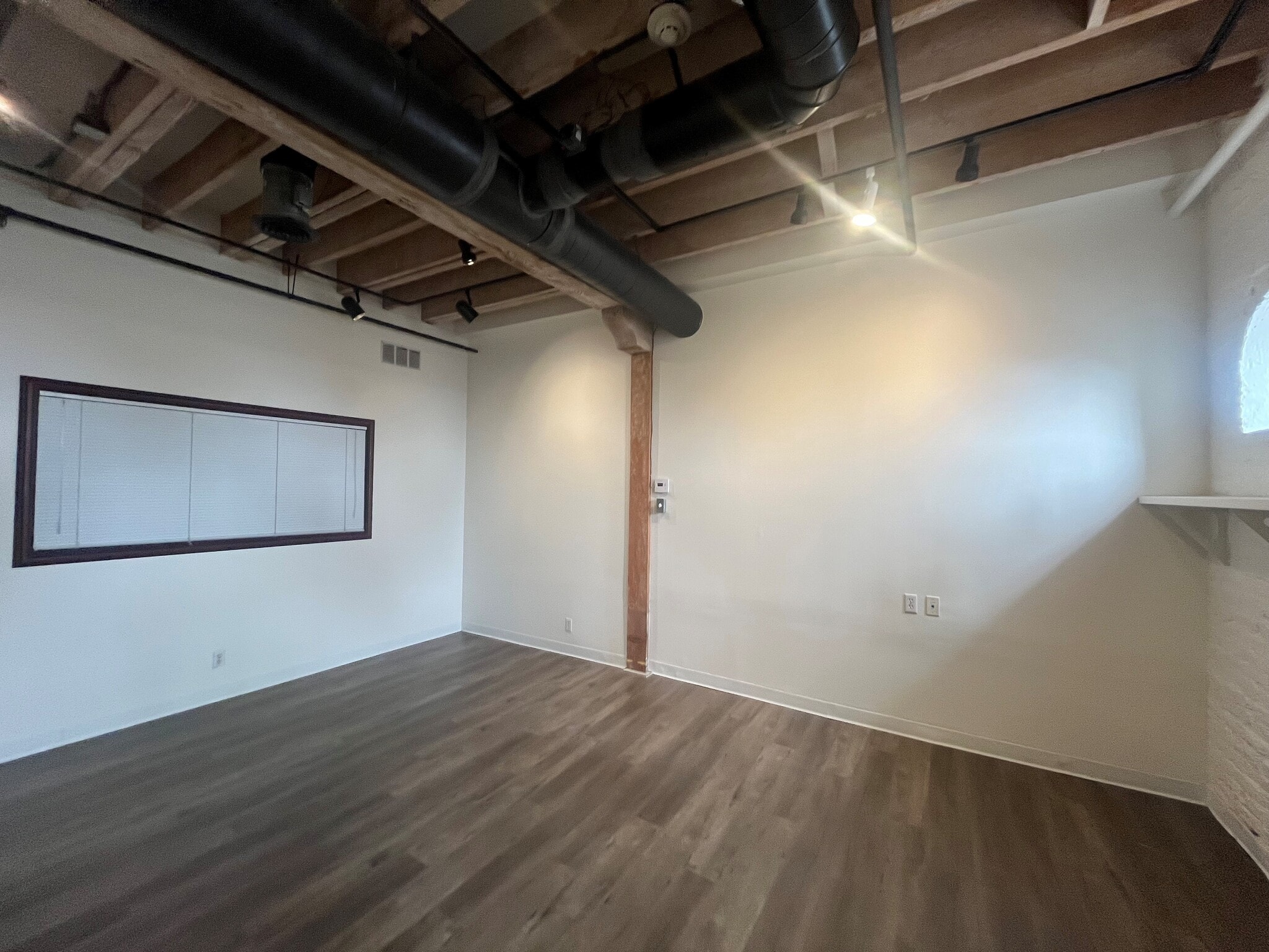 101 E Green St, Pasadena, CA à louer Photo intérieure– Image 1 sur 3