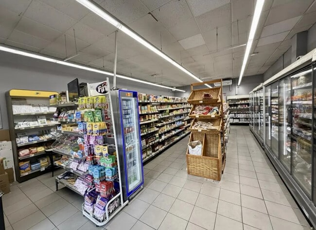 Plus de détails pour Local commercial à vendre