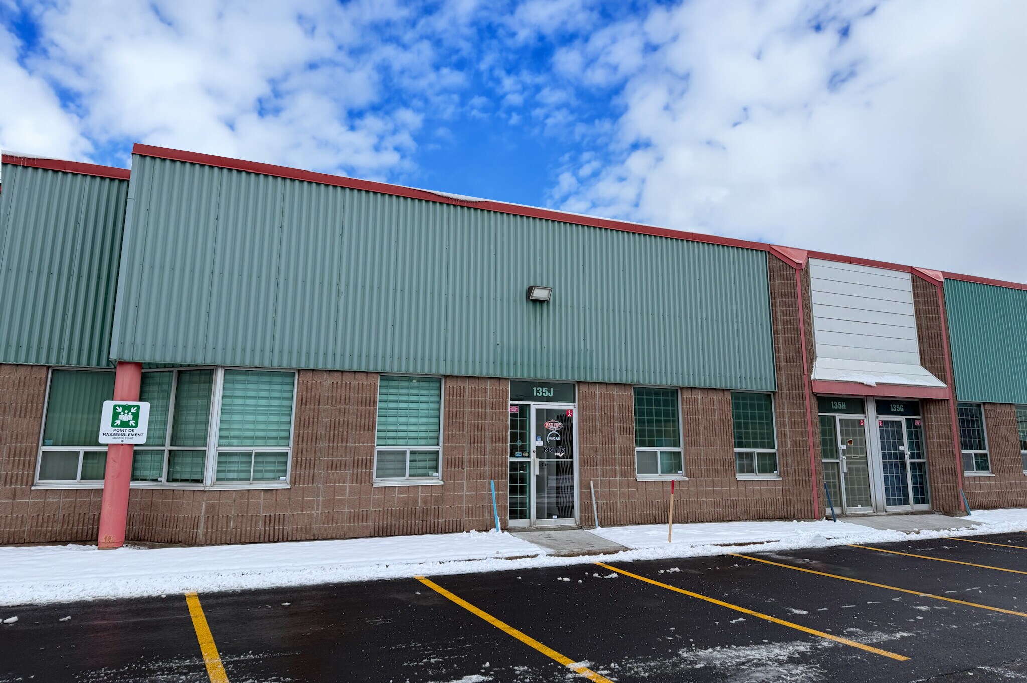 135 Ch du Tremblay, Boucherville, QC à louer Photo principale– Image 1 sur 3