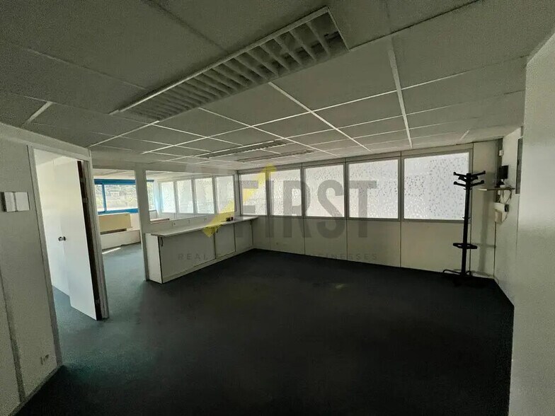 Bureau dans LE BROC à louer - Photo de l’immeuble – Image 2 sur 7