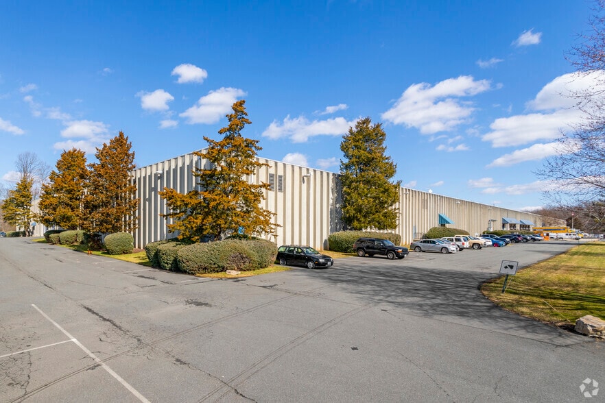 7701 Southern Dr, Springfield, VA à louer - Photo principale – Image 1 sur 17