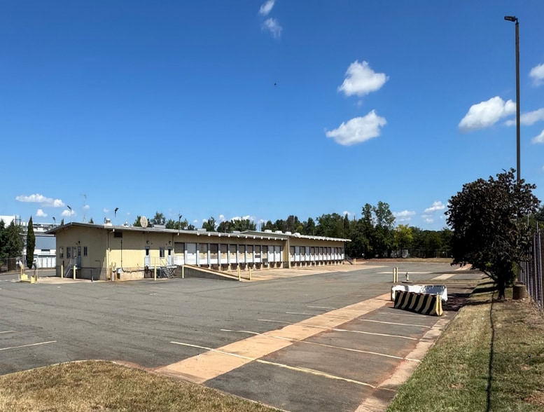 10451 Colonel Ct, Manassas Park, VA à louer - Photo de l’immeuble – Image 2 sur 6