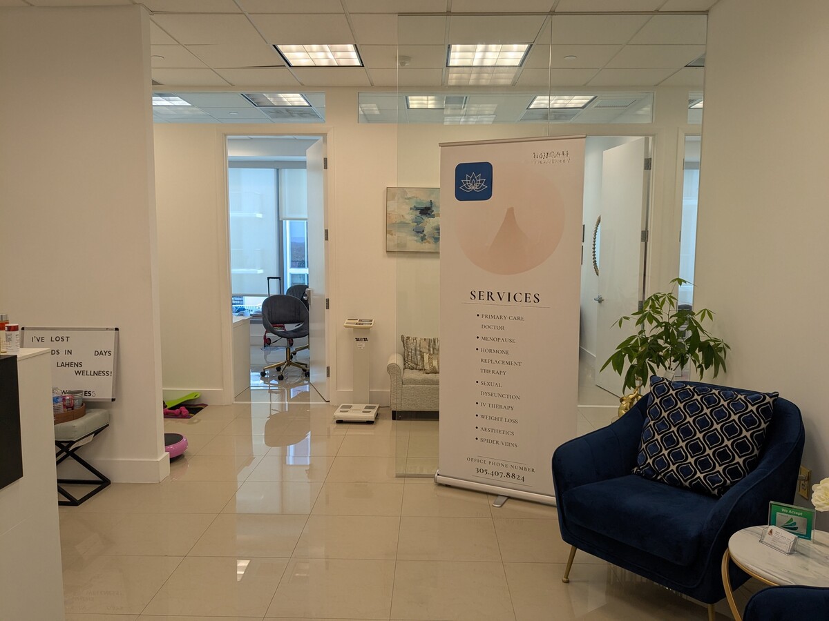 8950 SW 74th Ct, Miami, FL 33156 - Lot 1702 - - Photo intérieure - Image 1 of 6