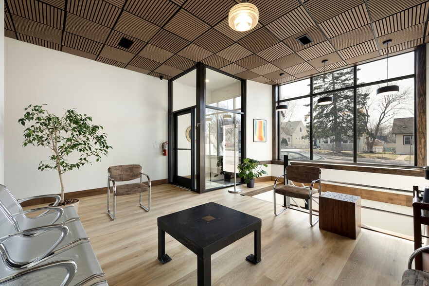 5249 Chicago Ave, Minneapolis, MN à louer - Hall d’entrée – Image 1 sur 11