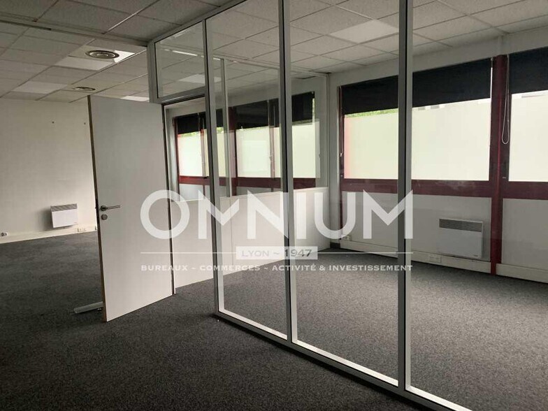 Bureau dans Villeurbanne à louer - Photo de l’immeuble – Image 3 sur 6