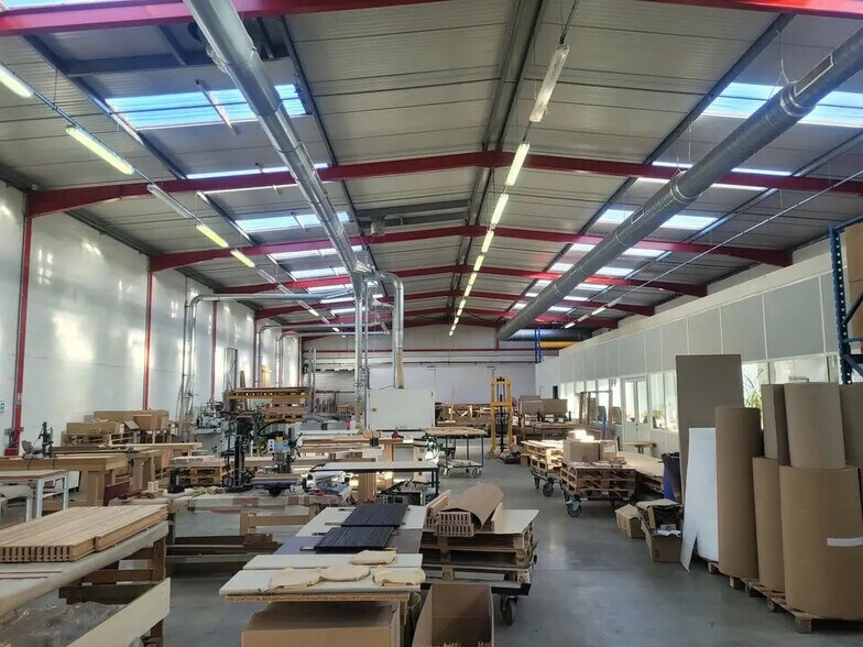 Local d'activités dans Malaunay à vendre - Photo de l’immeuble – Image 2 sur 15