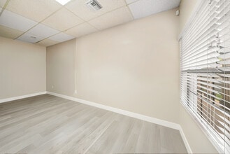 5341 W Atlantic Ave, Delray Beach, FL à louer Photo de l’immeuble– Image 2 sur 5