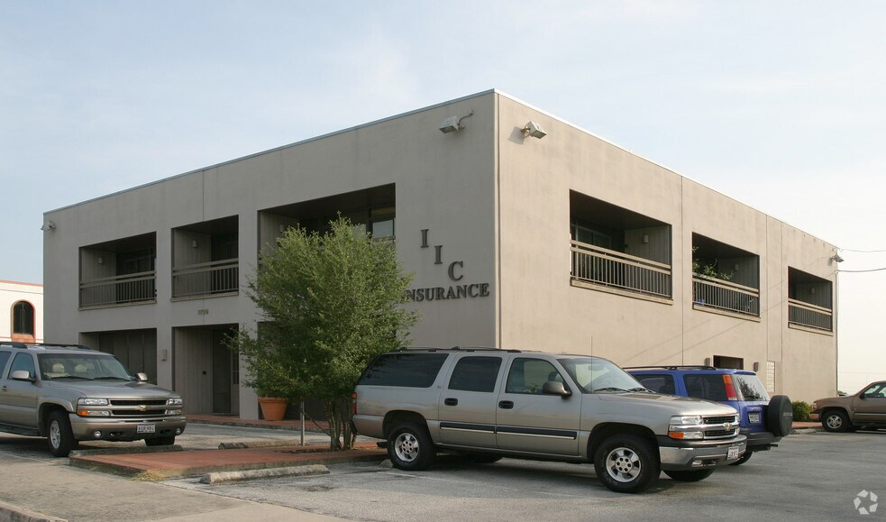 1739 Citadell Plz, San Antonio, TX à louer - Photo de l’immeuble – Image 2 sur 25