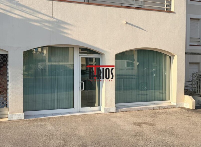 Bureau dans Hyeres à vendre - Photo de l’immeuble – Image 1 sur 9