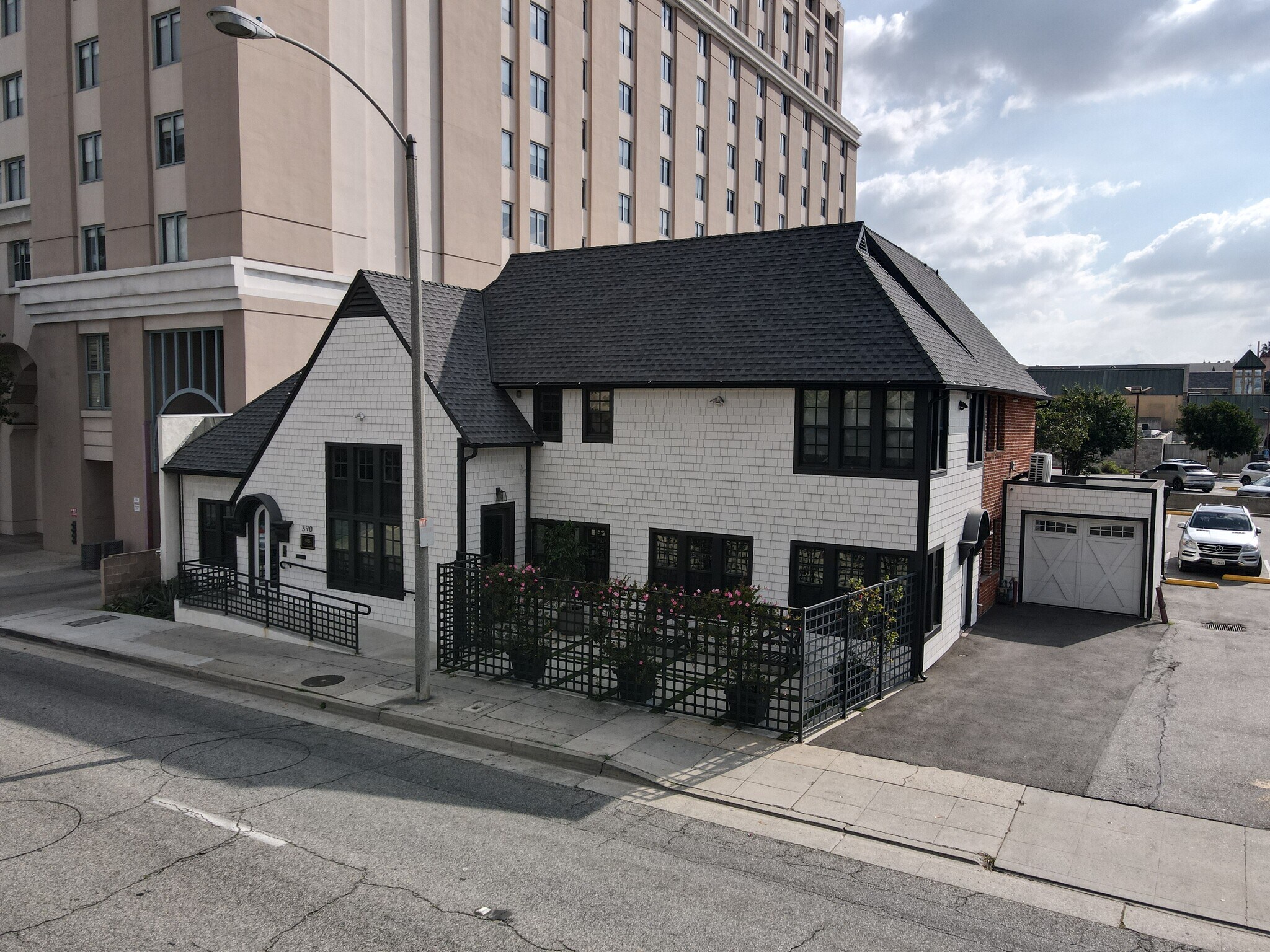 390 E Walnut St, Pasadena, CA à louer Photo principale– Image 1 sur 27