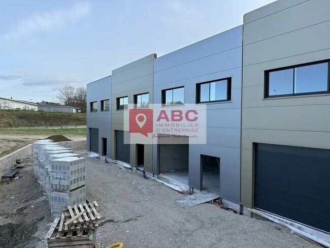 Plus de détails pour Local d’activités à vendre