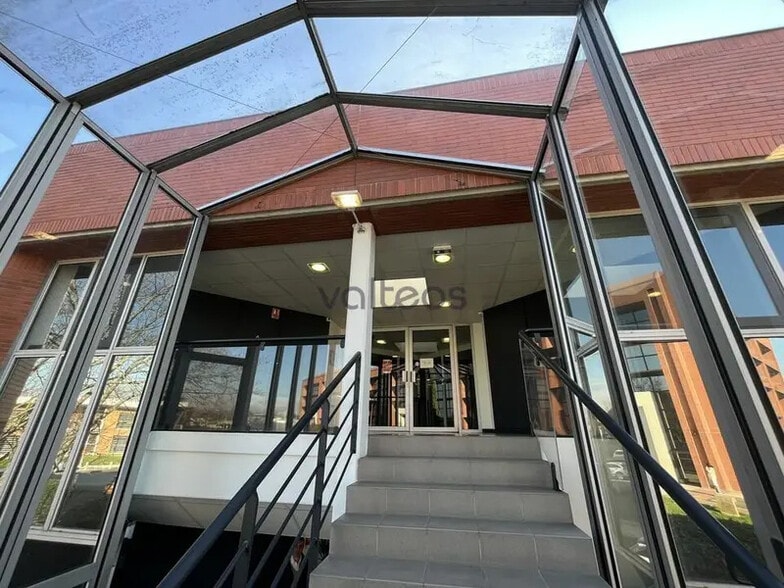 221 Rue Carmin, Labège à louer - Photo de l’immeuble – Image 2 sur 4