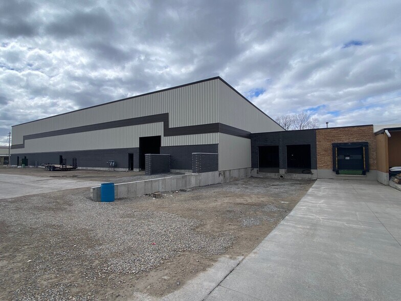 733 Midway Rd, Menasha, WI à louer - Photo de l’immeuble – Image 3 sur 15
