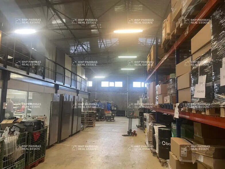 Industriel/Logistique dans Vitrolles à louer - Photo de l’immeuble – Image 3 sur 13