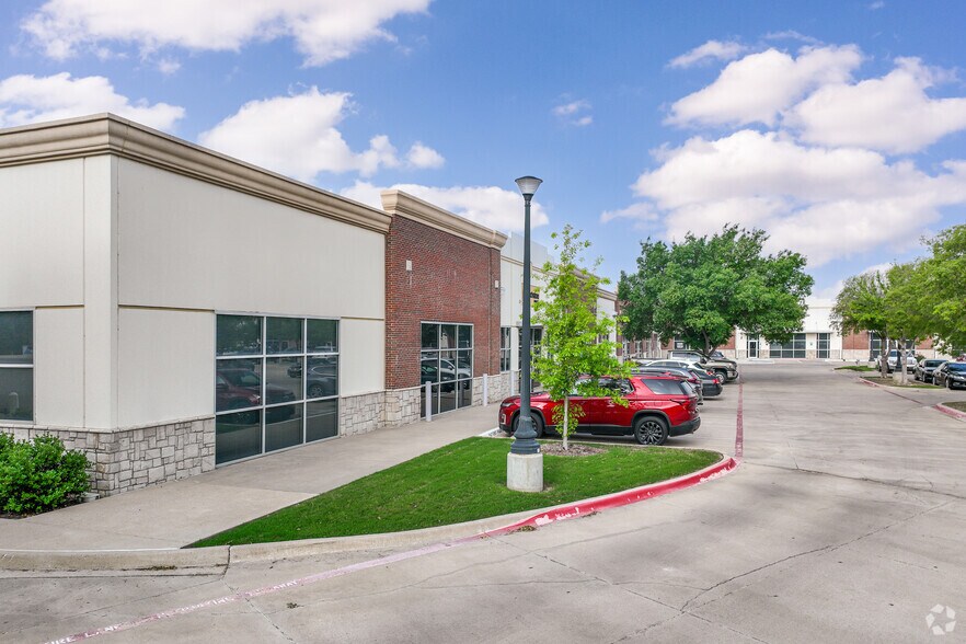601 S Main St, Keller, TX à louer - Photo de l’immeuble – Image 2 sur 7
