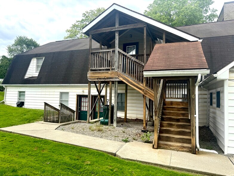 230 E Water St, Slippery Rock, PA à vendre - Photo de l’immeuble – Image 2 sur 46
