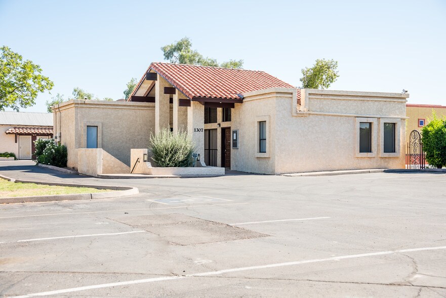 1307 E Southern Ave, Mesa, AZ à louer - Photo de l’immeuble – Image 3 sur 5