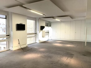 35 Avenue Franklin D. Roosevelt, Paris à louer Photo de l’immeuble– Image 2 sur 6