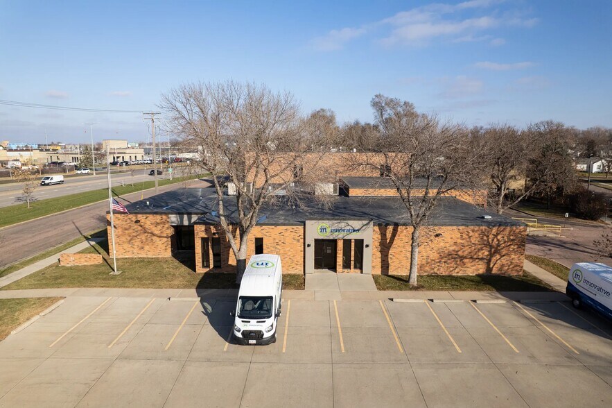 621 W Russell St, Sioux Falls, SD à louer - Photo de l’immeuble – Image 2 sur 20