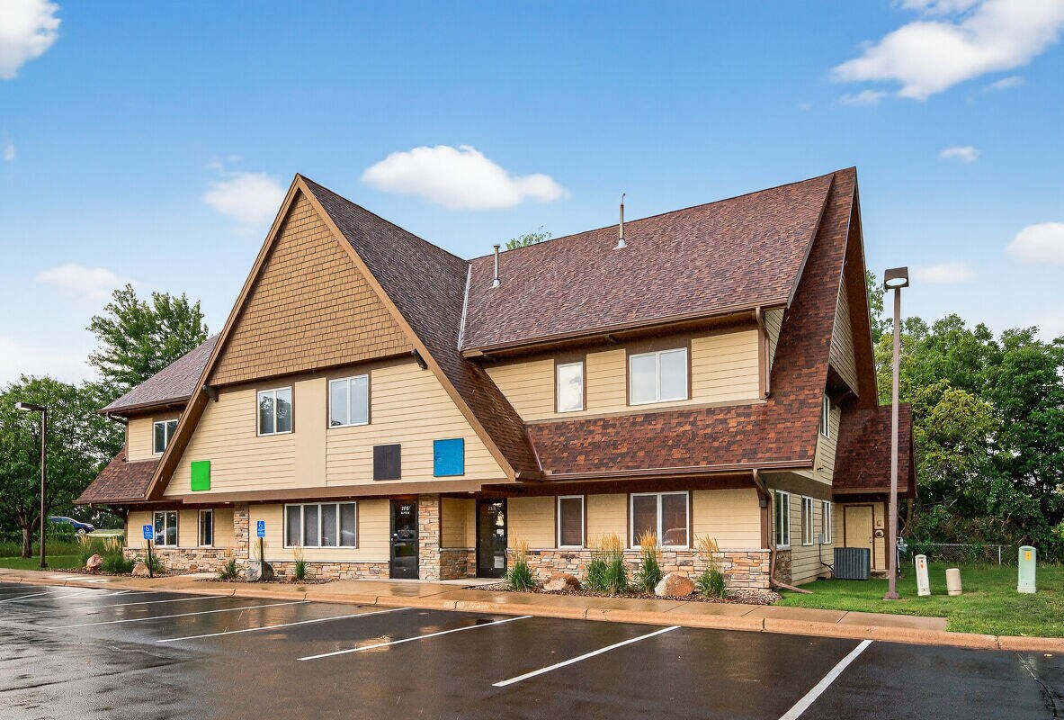 2115 County Road D E, Maplewood, MN à louer Photo principale– Image 1 sur 13