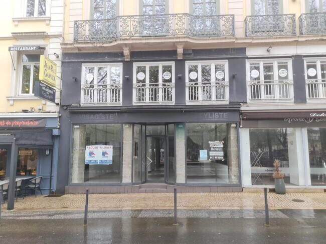 Plus de détails pour Local commercial à louer