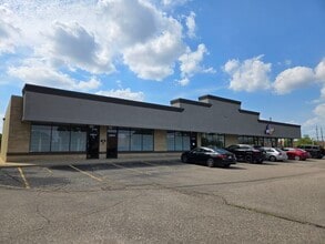 13400-13480 E 15 Mile Rd, Sterling Heights, MI à louer Photo intérieure– Image 1 sur 4