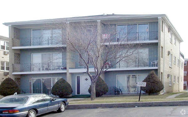 11195 S Roberts Rd, Palos Hills, IL à vendre - Photo principale – Image 1 sur 2