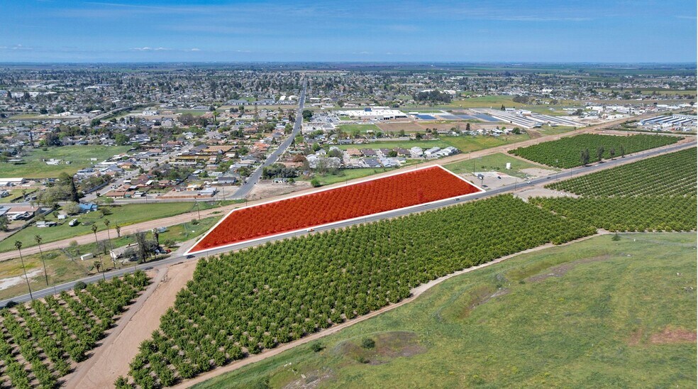 1471 Main st, Porterville, CA à vendre - Photo de l’immeuble – Image 3 sur 4