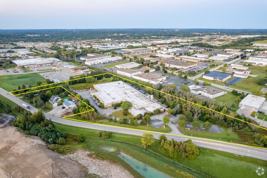 W139N9499 State Highway 145, Menomonee Falls, WI à vendre - Aérien – Image 3 sur 39