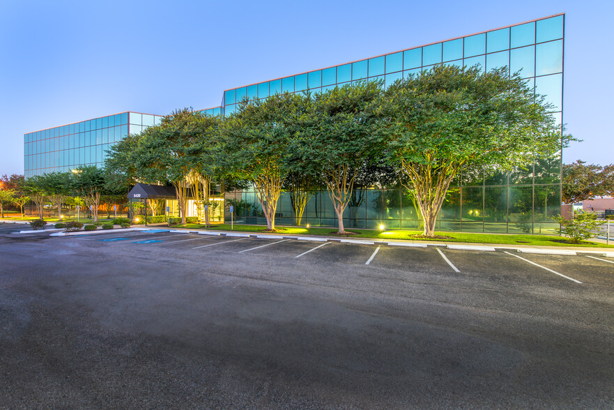 5420 Dashwood Dr, Houston, TX à louer - Photo de l’immeuble – Image 2 sur 28