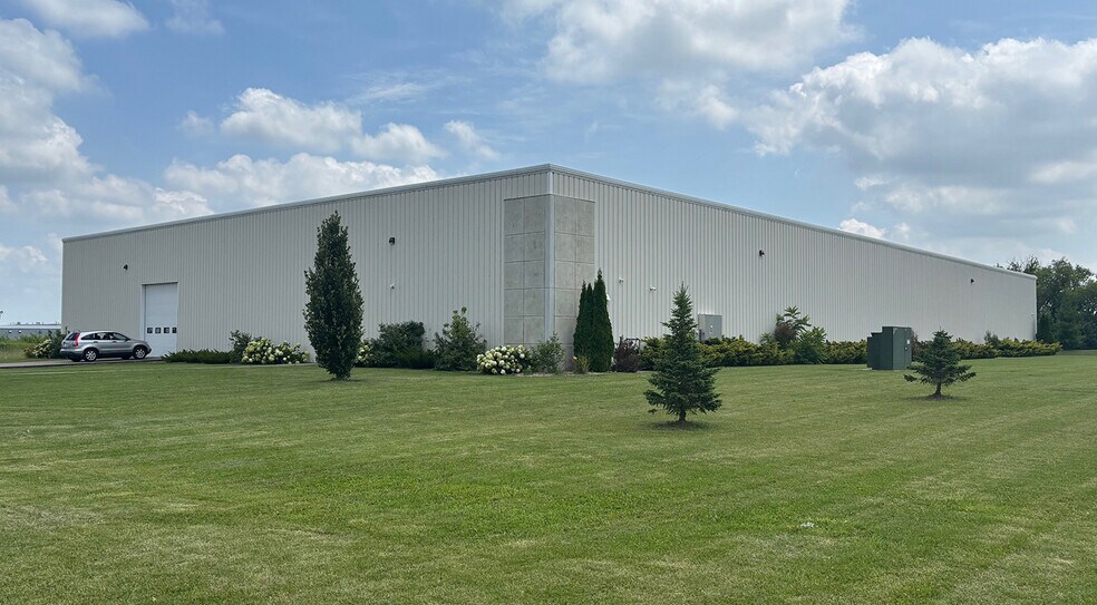 1600 Williams Dr, Stoughton, WI à louer - Photo de l’immeuble – Image 3 sur 8