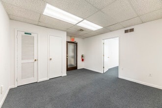 330 Milltown Rd, East Brunswick, NJ à louer Photo intérieure– Image 2 sur 6