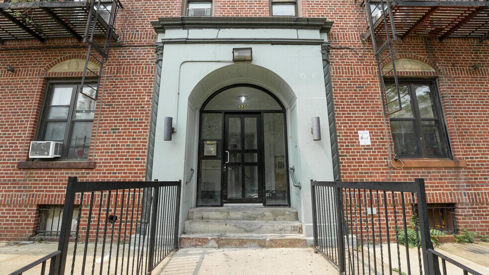 330 E 22nd St, Brooklyn, NY à vendre - Photo de l’immeuble – Image 3 sur 28