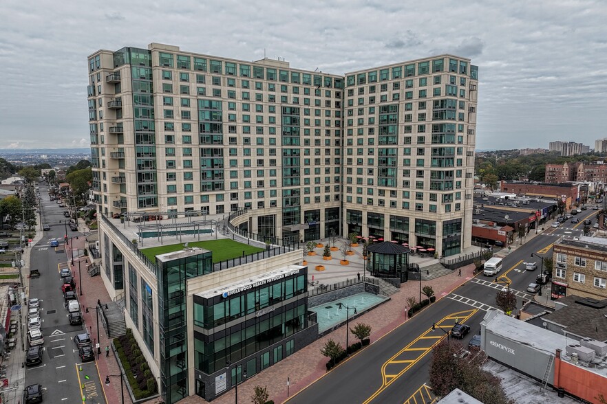 695 Anderson Avenue, Cliffside Park, NJ à louer - Photo principale – Image 1 sur 25