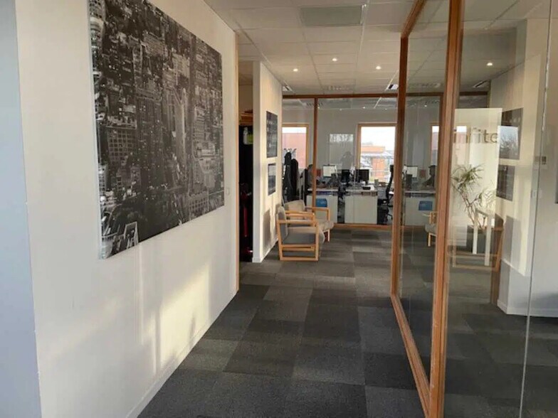 Bureau dans Sainghin-en-Mélantois à louer - Photo intérieure – Image 3 sur 5